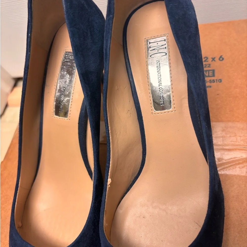 I.N.C. International Concepts Navy Blue Suede Heels – Size 6.5W - Picture 8 of 10